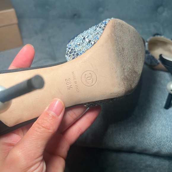 CHANEL Black/Blue Tweed & Grosgrain pointed toe CC Pearl heel Mule - Picture 14 of 14